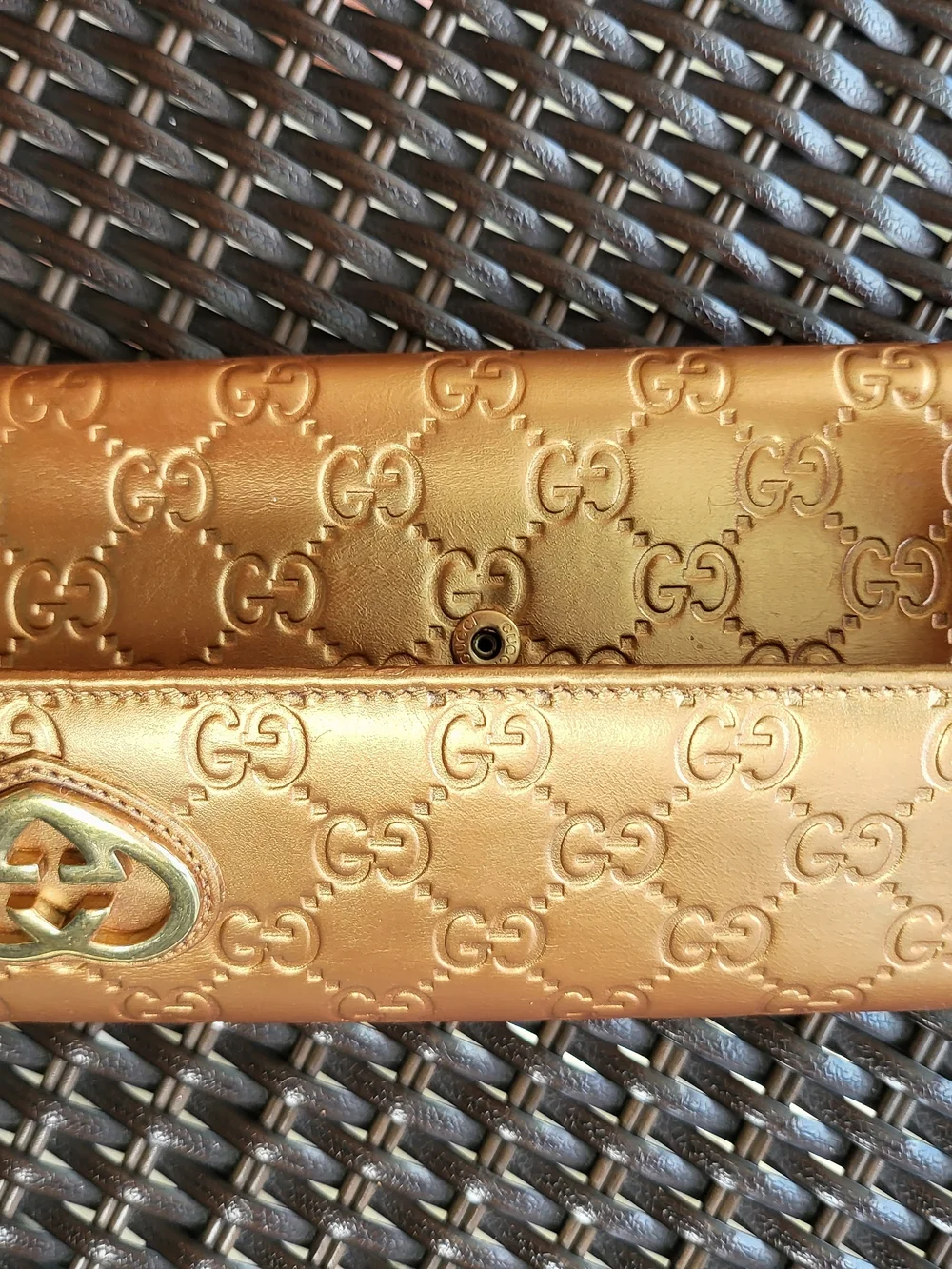 Gucci Metallic Gold GG Logo Women's Wallet - Picture 2 of 13